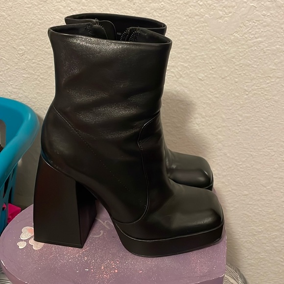 Steve Madden Trina Boots - Picture 1 of 5